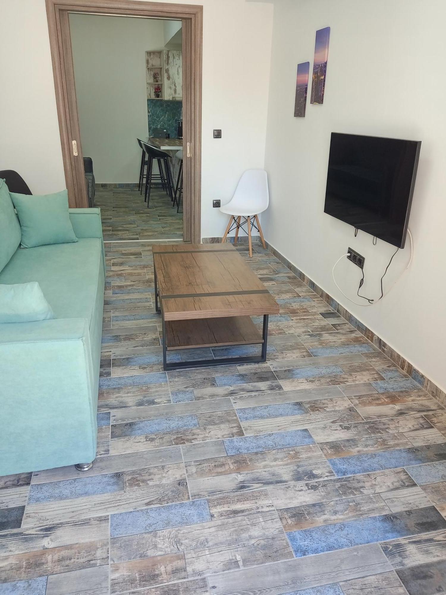 δίπλα στο Intercontinental! Apartment