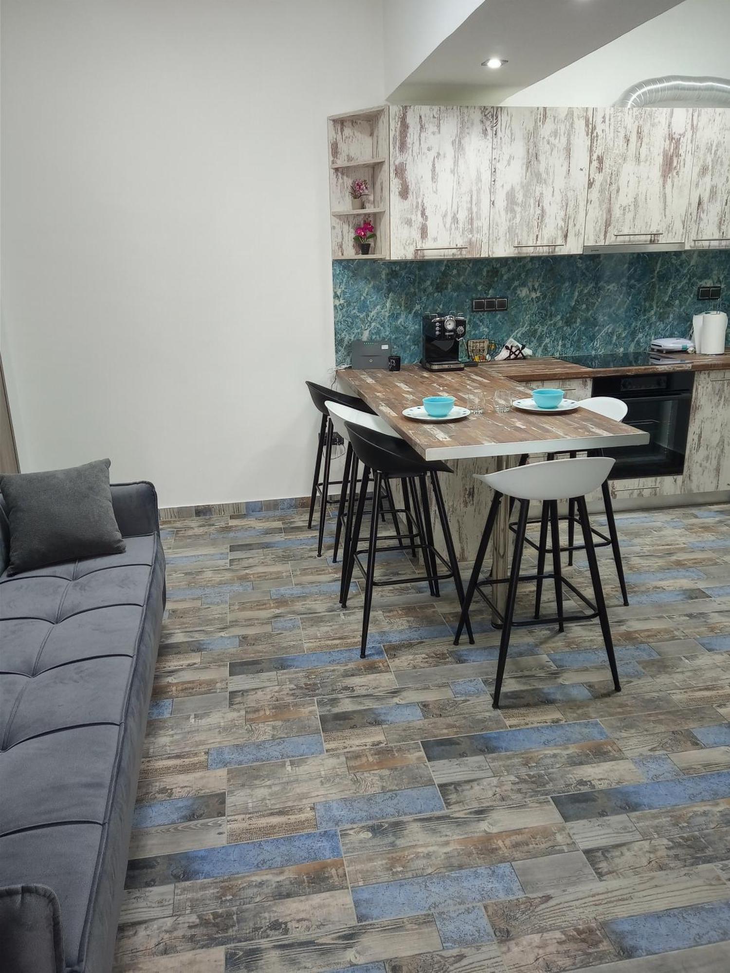δίπλα στο Intercontinental! Apartment